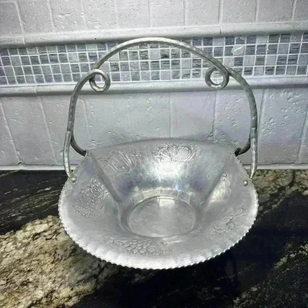 Vintage Cromwell Hand Wrought Hammered Aluminum Basket W/fruit Designs&Handle! - Picture 5 of 16